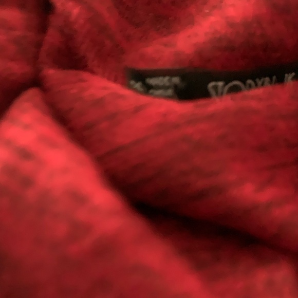 Storybuk Asymmetrical Lightweight Sweater - Picture 5 of 5